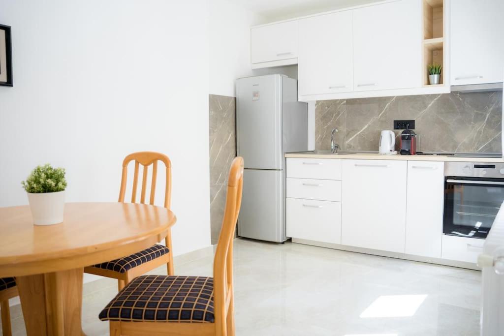 Downtown, Spacious, 2 Bedroom Apartment Belgrade Exterior photo